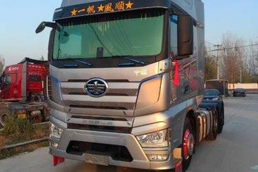 二手一汽解放 J7重卡 560马力 6X4 AMT自动挡牵引车(国六) 双驱 锡柴二手牵引车 黄牌图片