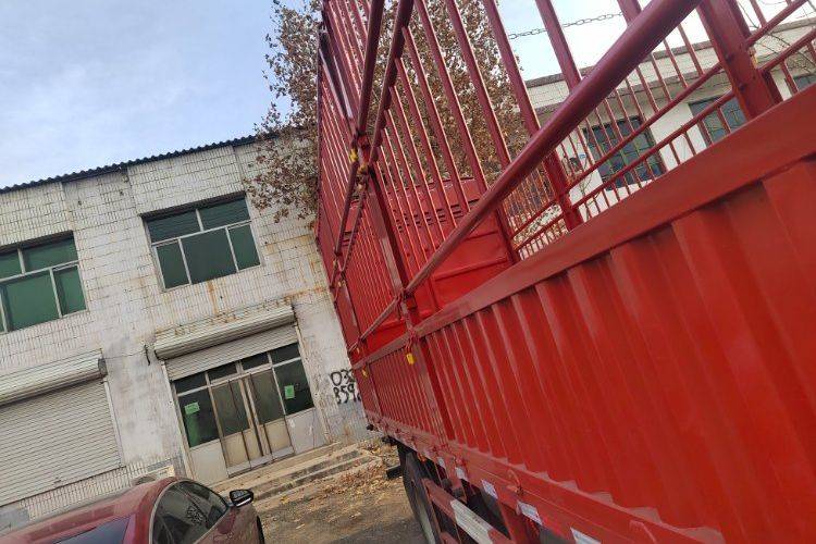 二手青岛解放 240马力 载货车