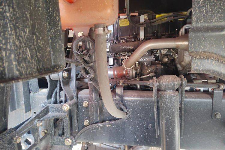 二手青岛解放 240马力 载货车