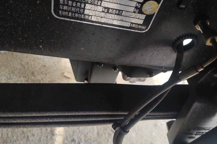 二手青岛解放 240马力 载货车