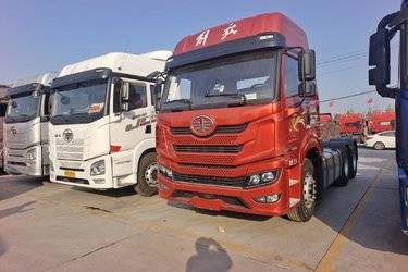 青岛解放 悍VH重卡 460马力 6X4 牵引车(国六) 双驱 潍柴二手牵引车 黄牌