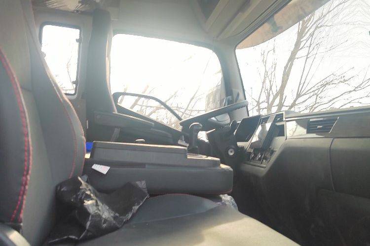 二手青岛解放 240马力 载货车