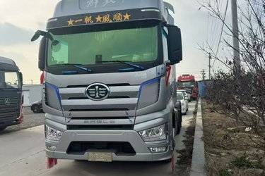 二手一汽解放 J7重卡 560马力 6X4 大件牵引车(国六) 双驱 锡柴二手牵引车 黄牌图片