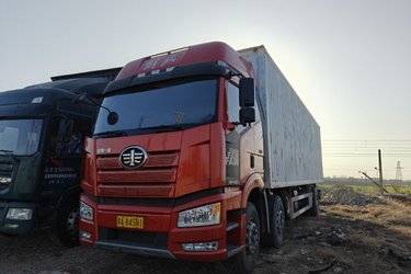 一汽解放 J6P 320马力 6X2 9.65米厢式载货车(国六) 前四后四 锡柴二手载货车 黄牌