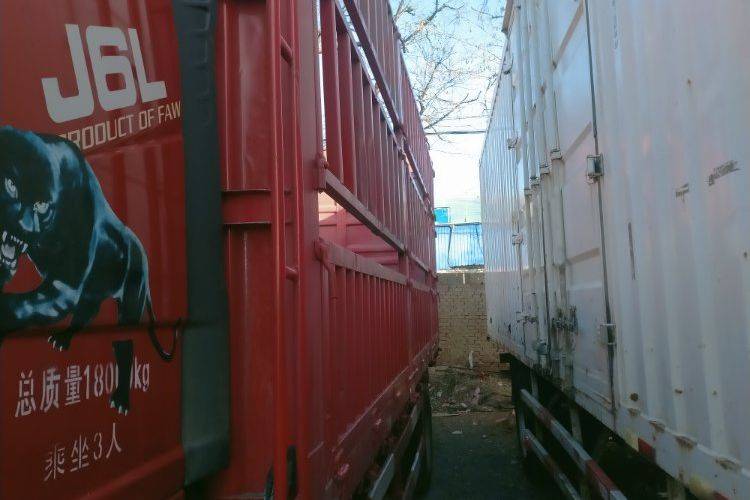 二手一汽解放 240马力 载货车