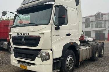 中国重汽 HOWO T7H重卡 460马力 6X4牵引车(国五) 双驱 曼二手牵引车 黄牌