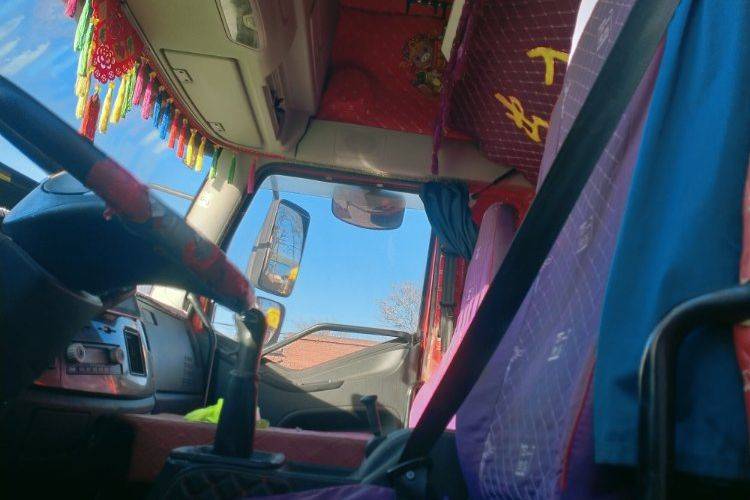 二手一汽解放 240马力 载货车