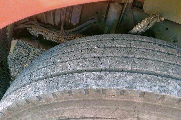 二手一汽解放 240马力 载货车