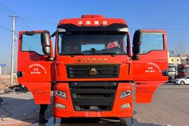 中国重汽 汕德卡SITRAK C7H重卡 奢华版 540马力 6X4自动挡牵引车(带液缓)(国五) 双驱 曼二手牵引车 黄牌