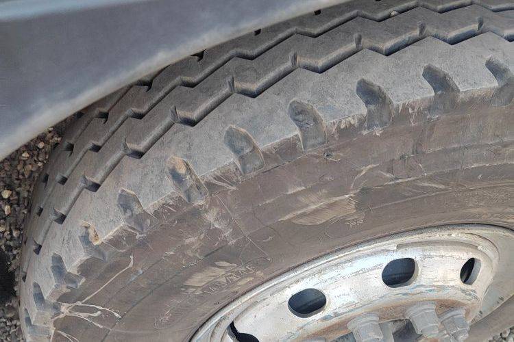 二手青岛解放 220马力 载货车