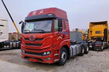 青岛解放 悍VH 480马力 6X4 牵引车(国六) 双驱 潍柴二手牵引车 黄牌