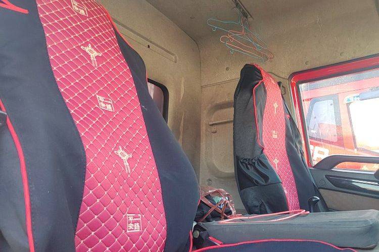 二手青岛解放 220马力 载货车