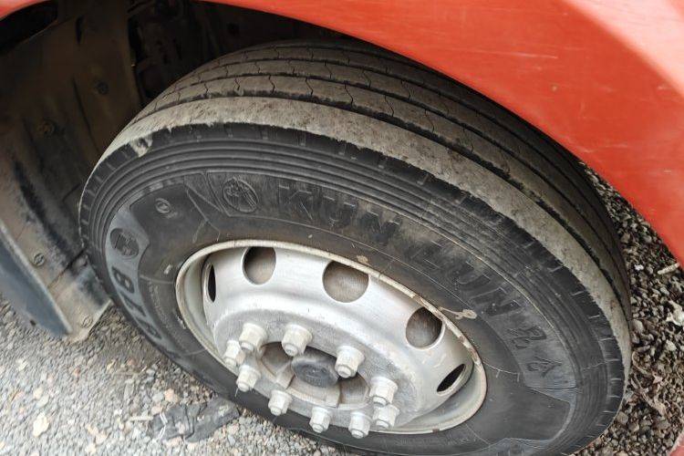 二手一汽解放 240马力 载货车