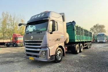 二手中国重汽 HOWO T7H重卡 460马力 6X4 LNG AMT自动挡牵引车(国六) 双驱 曼二手牵引车 黄牌