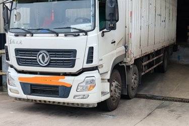 二手东风商用车 天龙重卡 245马力 6X2 9.4米厢式载货车(国五) 前四后四 东风康明斯二手载货车 黄牌