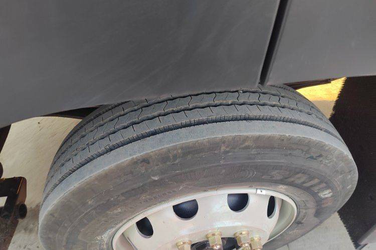 二手青岛解放 240马力 载货车