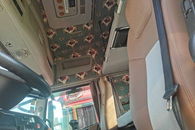 二手东风商用车 600马力 牵引车