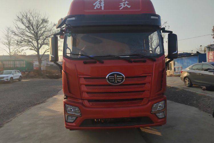 二手青岛解放 240马力 载货车