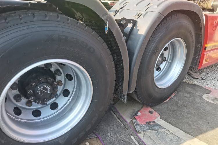 二手东风商用车 600马力 牵引车