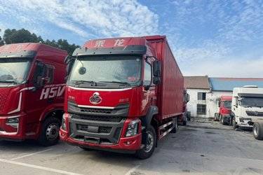 二手东风柳汽 乘龙H5中卡 220马力 4X2 8.3米厢式载货车(国六) 单桥 玉柴二手载货车 黄牌