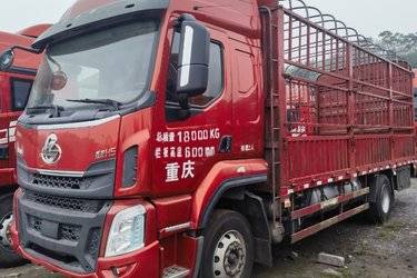 二手东风柳汽 乘龙H5中卡 240马力 4X2 6.8米仓栅式载货车(国五) 单桥 东风二手载货车 黄牌