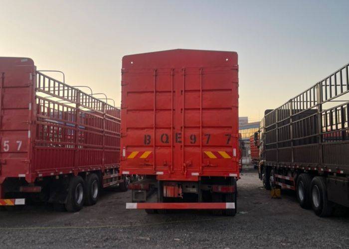 二手重汽汕德卡 480马力 载货车
