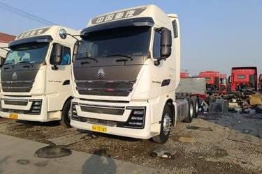 中国重汽 HOWO T7H重卡 540马力 6X4牵引车(国五) 双驱 曼二手牵引车 黄牌