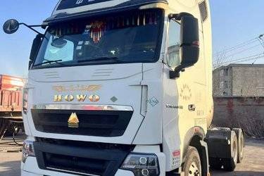 二手中国重汽 HOWO T7H重卡 440马力 6X4 LNG牵引车(国六) 双驱 曼二手牵引车 黄牌图片