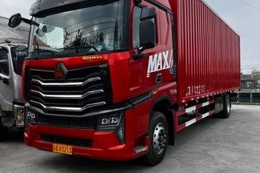 中国重汽 HOWO MAX 290马力 4X2 9.6米厢式载货车(国六) 单桥 曼二手载货车 黄牌