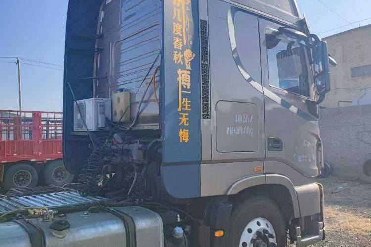 二手东风商用车 520马力 牵引车