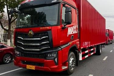 中国重汽 HOWO MAX 290马力 4X2 9.6米厢式载货车(国六) 单桥 曼二手载货车 黄牌