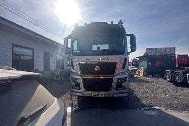 二手中国重汽 汕德卡SITRAK C9H重卡 奢华版 570马力 6X4 AMT自动挡牵引车(国六)(带液缓)(国六) 双驱 中国重汽二手牵引车 黄牌图片