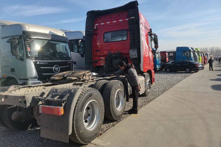 二手东风商用车 600马力 牵引车