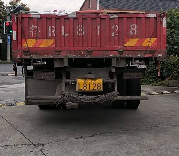 二手湖北大运 245马力 载货车