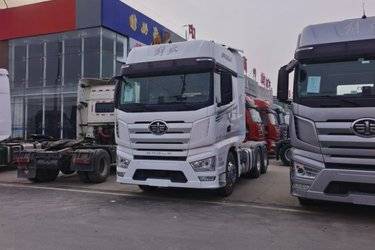 一汽解放 J7重卡 豪华版 550马力 6X4 AMT自动挡牵引车(国五) 双驱 锡柴二手牵引车 黄牌