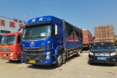 东风柳汽 乘龙H5中卡 260马力 4X2 6.8米仓栅式载货车(国五) 单桥 玉柴二手载货车 黄牌