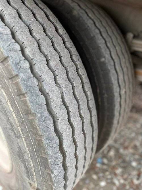 一汽解放 180马力 载货车