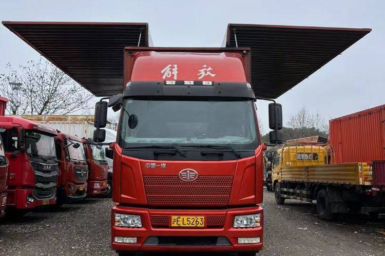 二手一汽解放 180马力 载货车