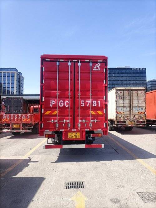 东风商用车 240马力 载货车