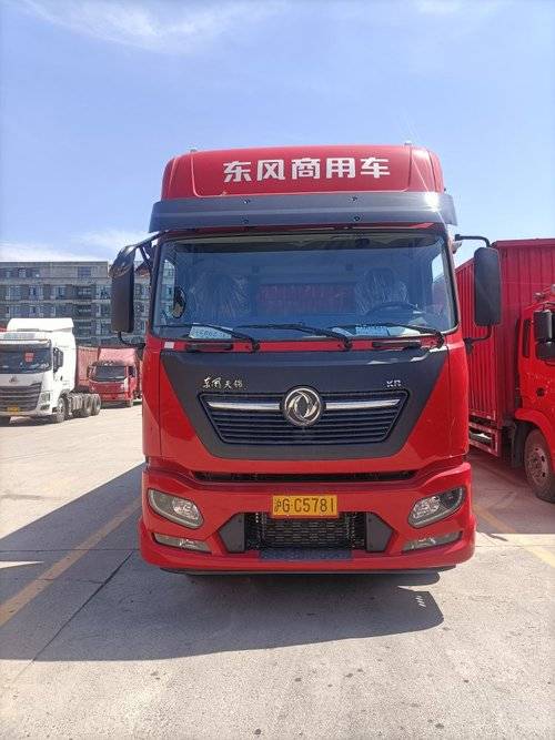 东风商用车 240马力 载货车