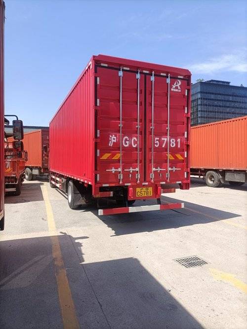 东风商用车 240马力 载货车