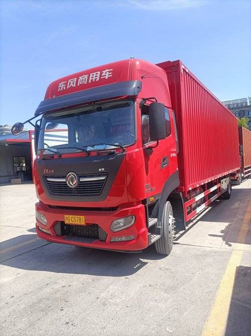 东风商用车 240马力 载货车