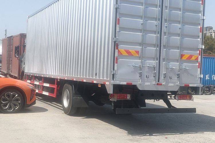 二手福田欧航 240马力 载货车