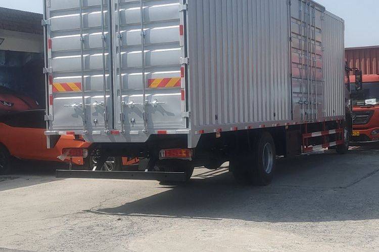 二手福田欧航 240马力 载货车