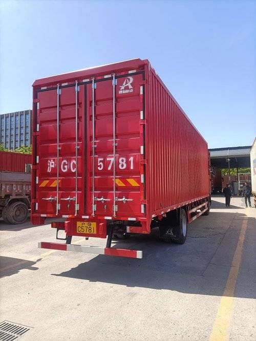 东风商用车 240马力 载货车