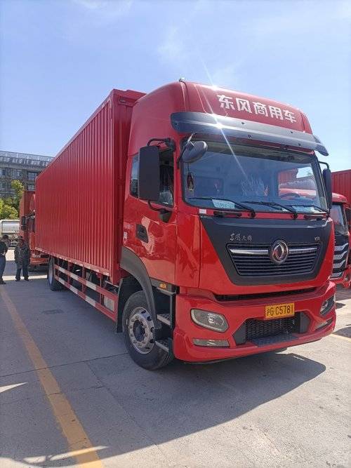 东风商用车 240马力 载货车