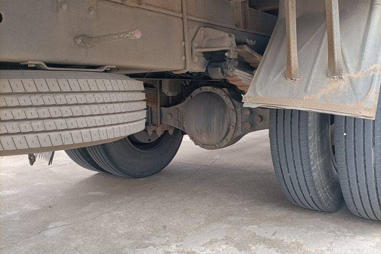 二手东风商用车 180马力 载货车