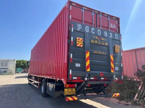 东风商用车 240马力 载货车