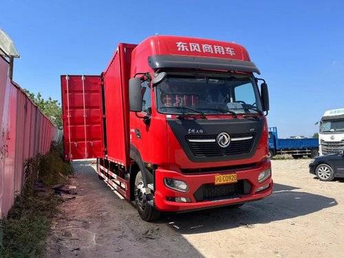 东风商用车 240马力 载货车