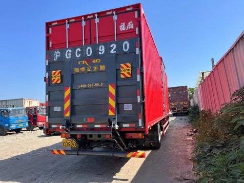 东风商用车 240马力 载货车